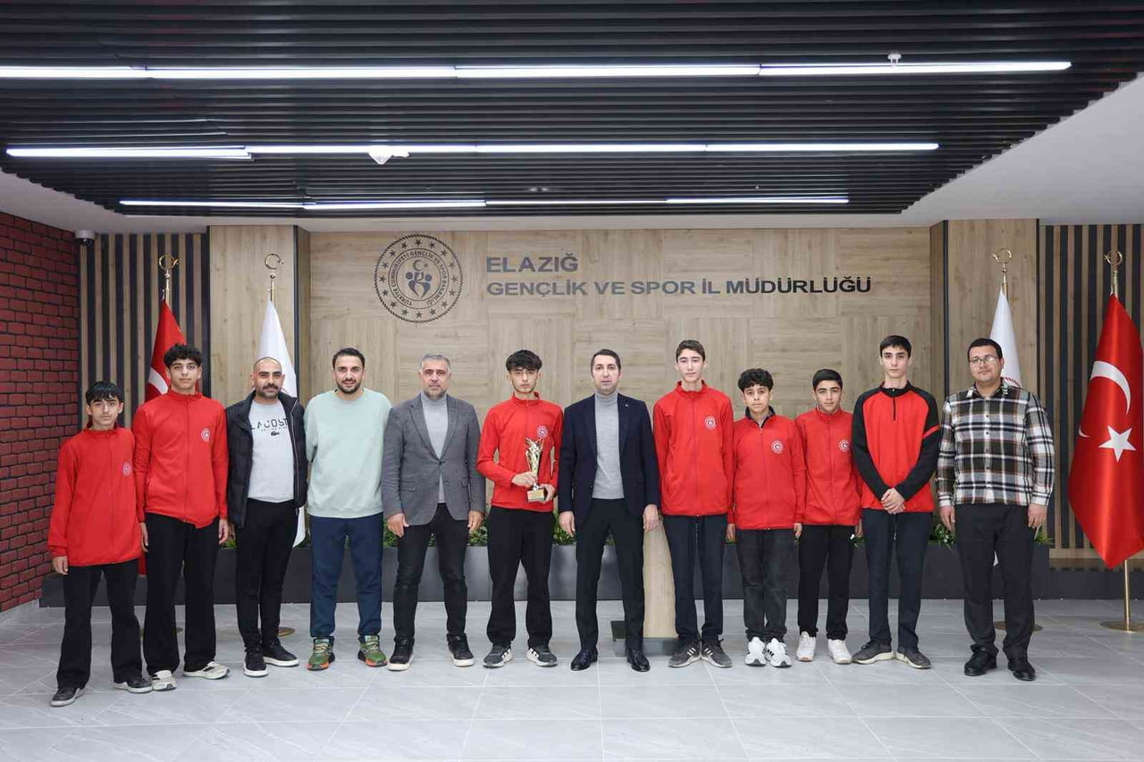 TÜRKİYE HOKEY FEDERASYONU’NA BAĞLI EN GENÇ TAKIMLAR ARASINDA YER ALAN ELAZIĞ GENÇLİK VE SPOR...