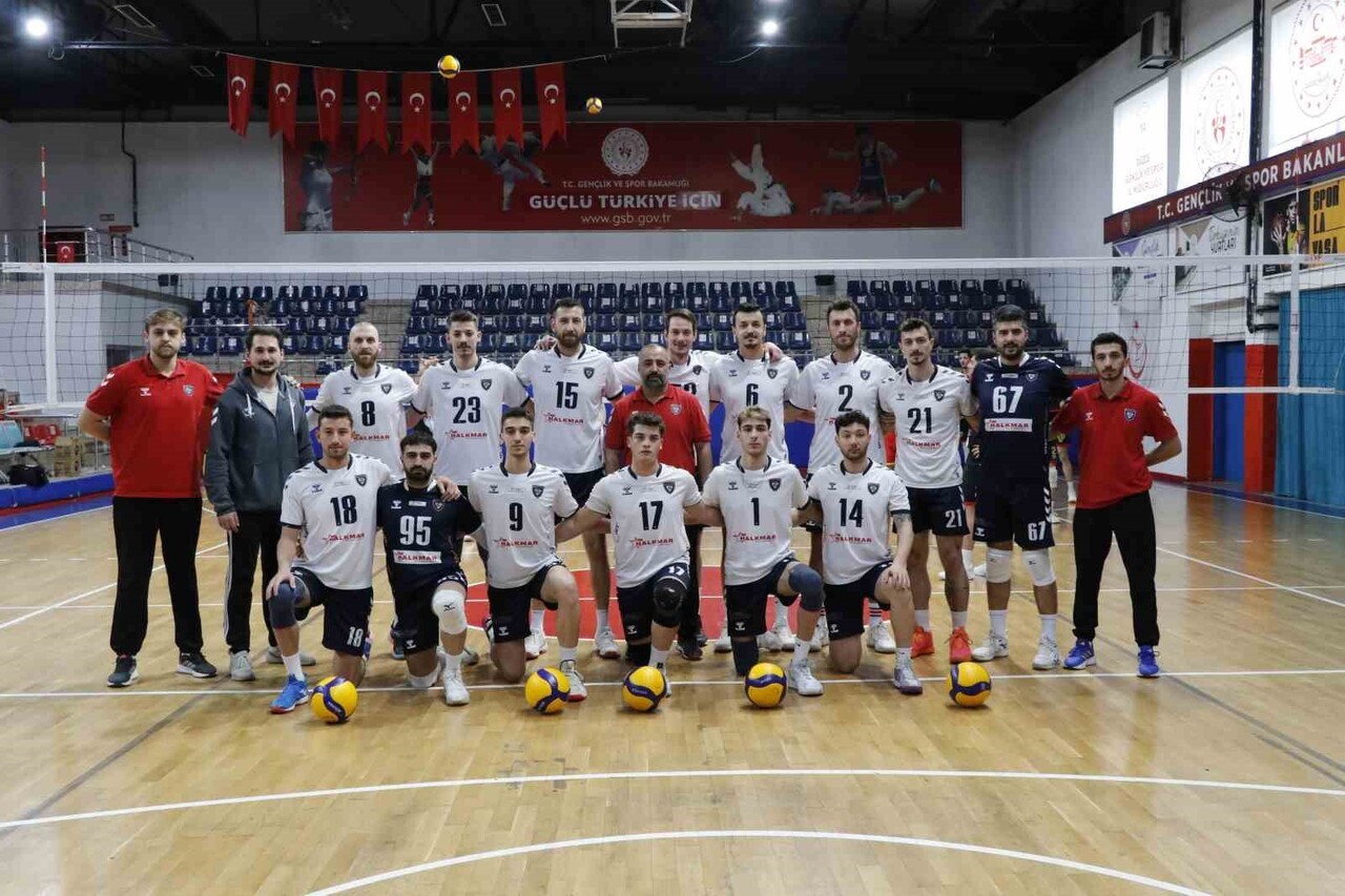 TÜRKİYE VOLEYBOL FEDERASYONU ERKEKLER 1. LİGİ'NDE MÜCADELE EDEN DÜZCE BELEDİYESİ SPOR AKADEMİSİ...
