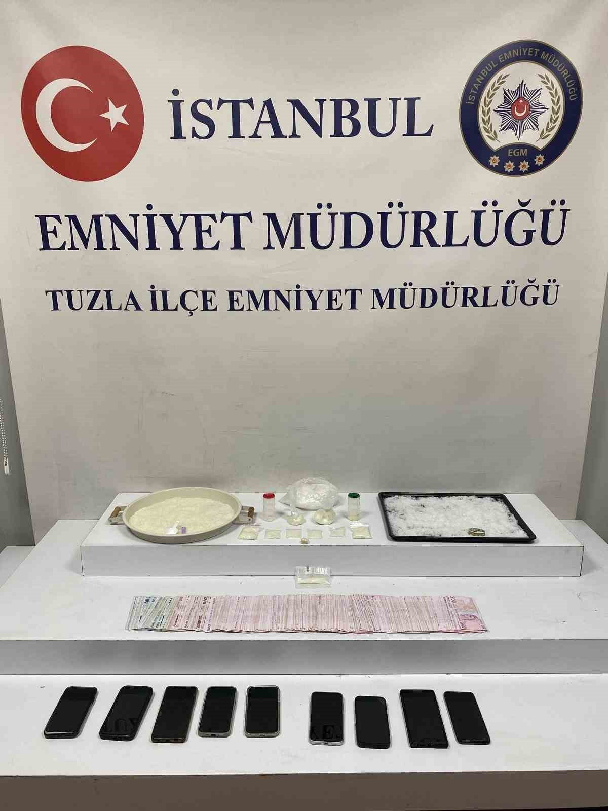 TUZLA İLÇE EMNİYET MÜDÜRLÜĞÜ TARAFINDAN DÜZENLENEN UYUŞTURUCU OPERASYONUNDA 2 KİLO 389 GRAM...