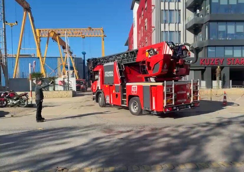 TUZLA TERSANESİ'NDE BULUNAN "ZEİN 1" GEMİSİNDE HENÜZ BİLİNMEYEN NEDENDEN DOLAYI YANGIN...