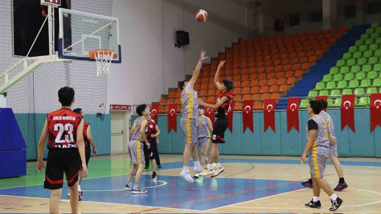 U18 ERKEKLER BASKETBOL ŞAMPİYONU GENÇLİK MERKEZİ SPOR KULÜBÜ OLDU