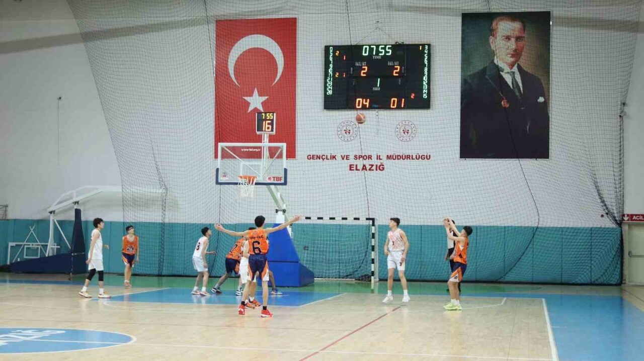 U18 ERKEKLER BASKETBOL ŞAMPİYONU GENÇLİK MERKEZİ SPOR KULÜBÜ OLDU