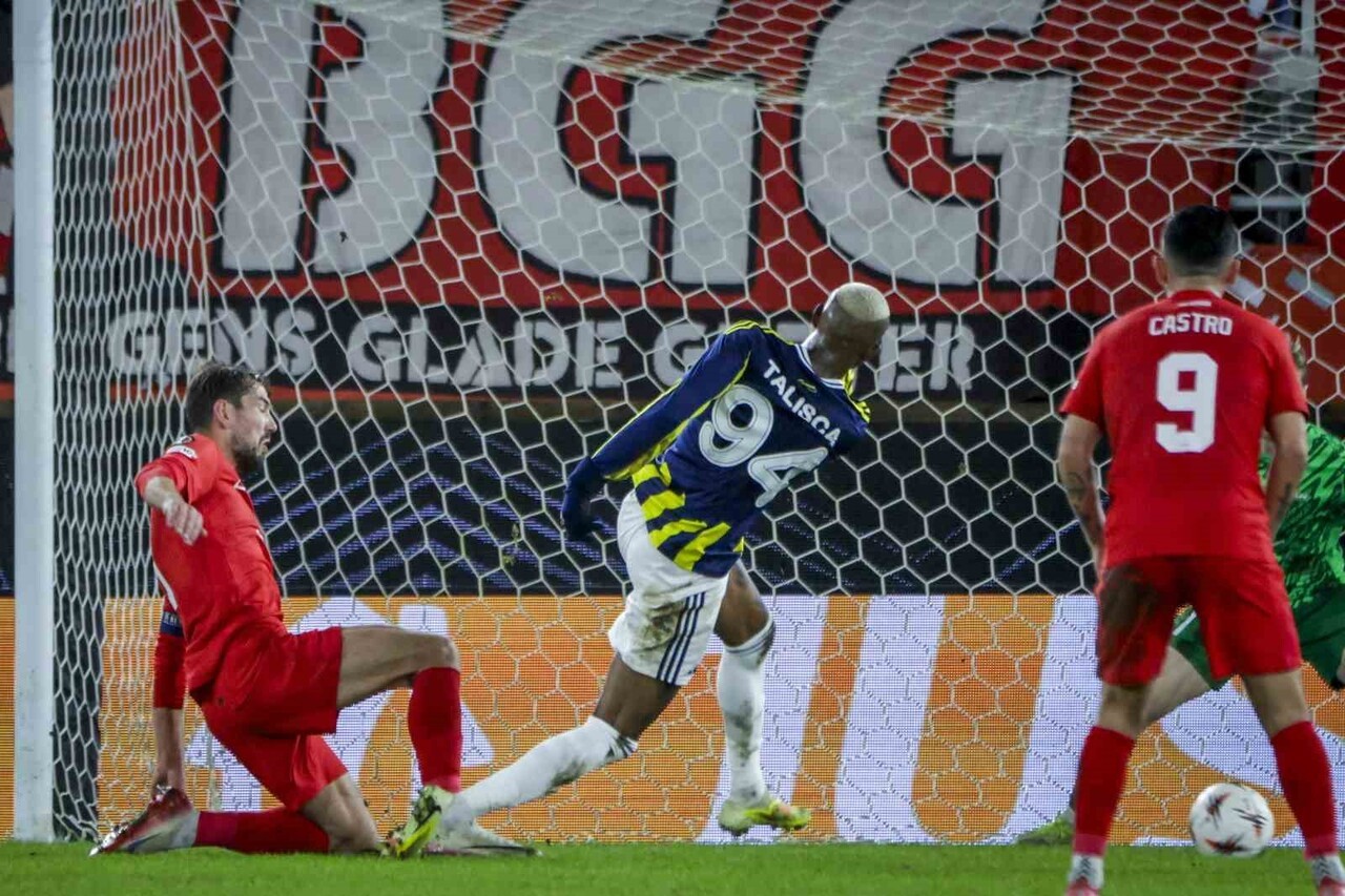 UEFA AVRUPA LİGİ'NİN 6. HAFTASINDA FENERBAHÇE, NORVEÇ DEPLASMANINDA BRANN'I 4-0 MAĞLUP ETTİ.