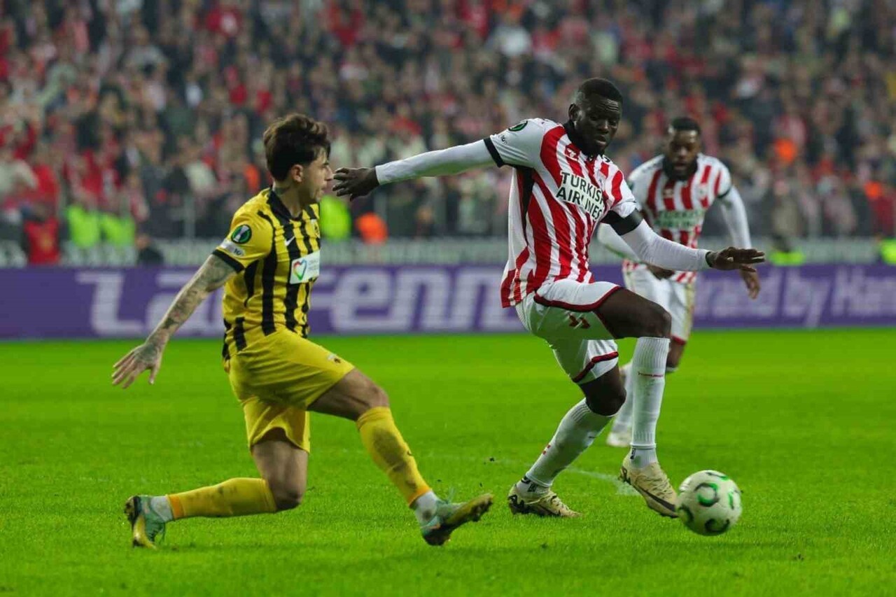 UEFA KONFERANS LİGİ 5. HAFTA MAÇINDA SAMSUNSPOR, SAHASINDA YUNANİSTAN EKİBİ AEK ATİNA’YA 2-1...