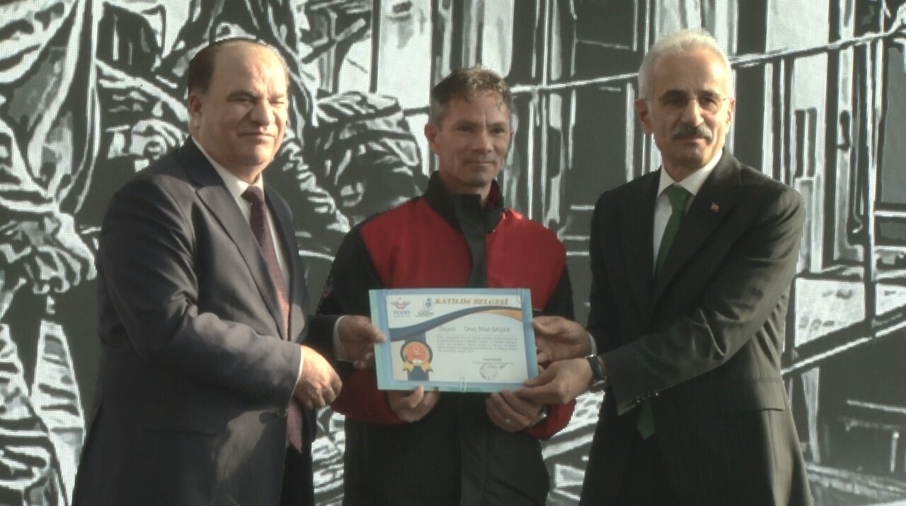 ULAŞTIRMA VE ALTYAPI BAKANI ABDULKADİR URALOĞLU, "SON 10 YILDA YHT VE ANA HAT TRENLERİNDE 10...