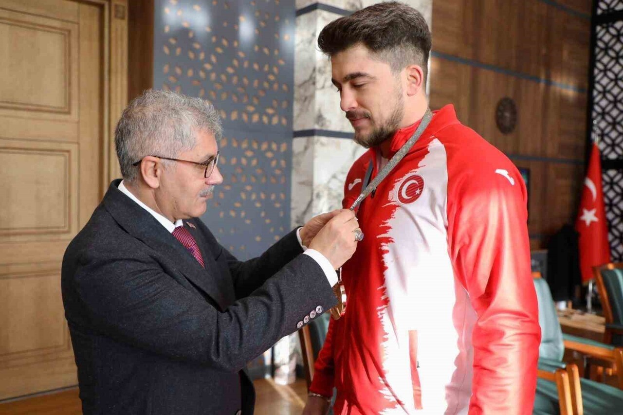 ULUSAL VE ULUSLARARASI ALANDA ELDE ETTİKLERİ DERECELERLE TÜRK GÜREŞİNİN ÖNE ÇIKAN İSİMLERİ...