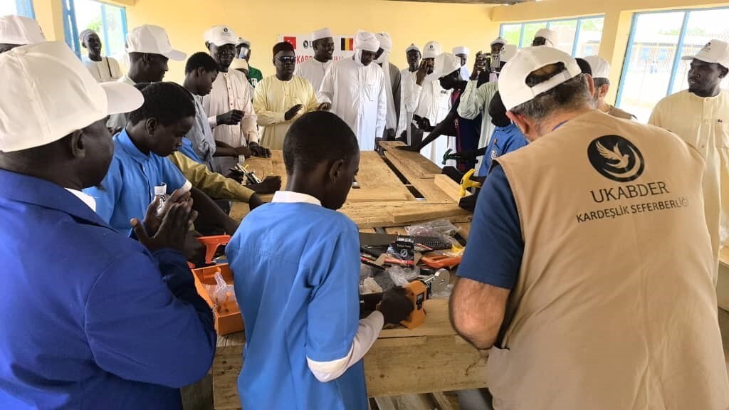 ULUSLARARASI KARDEŞLİK SEFERBERLİĞİ İNSANİ YARDIM DERNEĞİ (UKABDER), AFRİKA ÇAD'DA TEK SEFERDE...