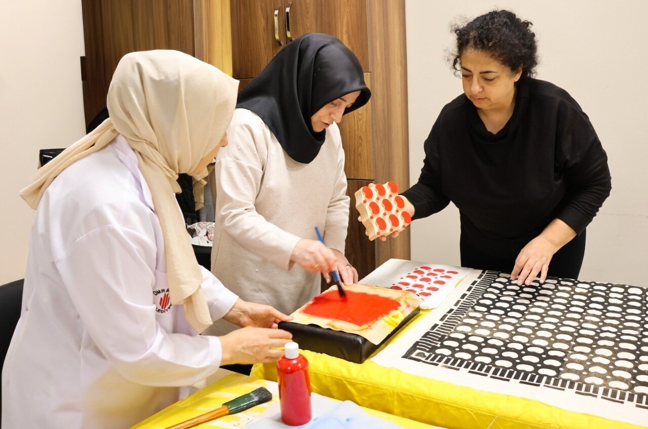 ÜMRANİYE BELEDİYESİ GELENEKSEL SANATLAR AKADEMİSİ, UNUTULMAYA YÜZ TUTMUŞ EL SANATLARINI GELECEĞE...