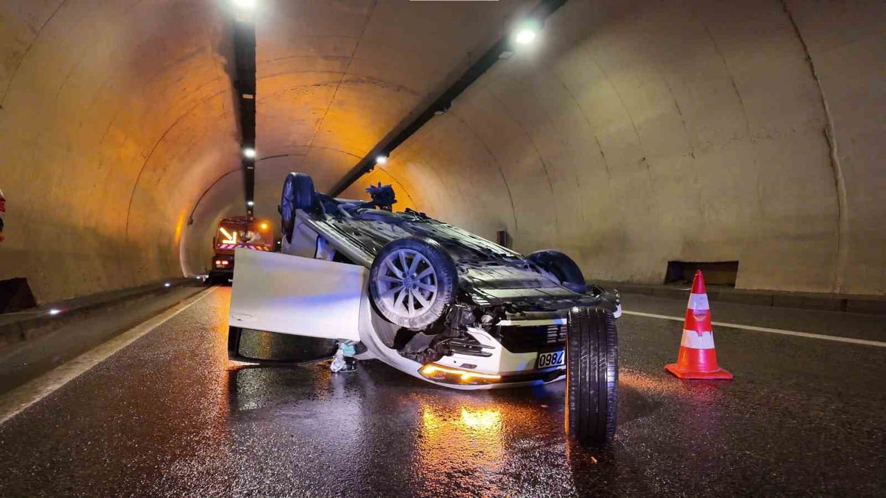 ÜSKÜDAR İLÇESİNDE BULUNAN TANTAVİ TÜNELİ’NDE, KISIKLI-ÜMRANİYE İSTİKAMETİNDE YAĞIŞLI HAVANIN...