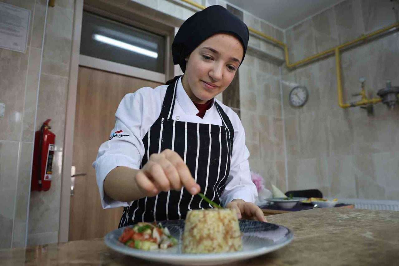 UYGULAMA OTELİ, FIRINI VE MUTFAĞI İLE ÜRETİME KATKI SAĞLAYAN OKUL, BİR YILDA 19 MİLYON CİRO...