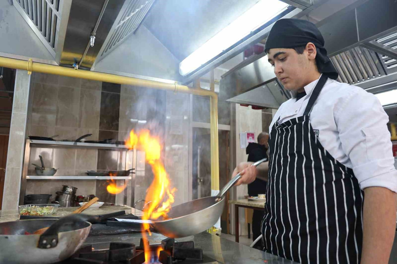 UYGULAMA OTELİ, FIRINI VE MUTFAĞI İLE ÜRETİME KATKI SAĞLAYAN OKUL, BİR YILDA 19 MİLYON CİRO...