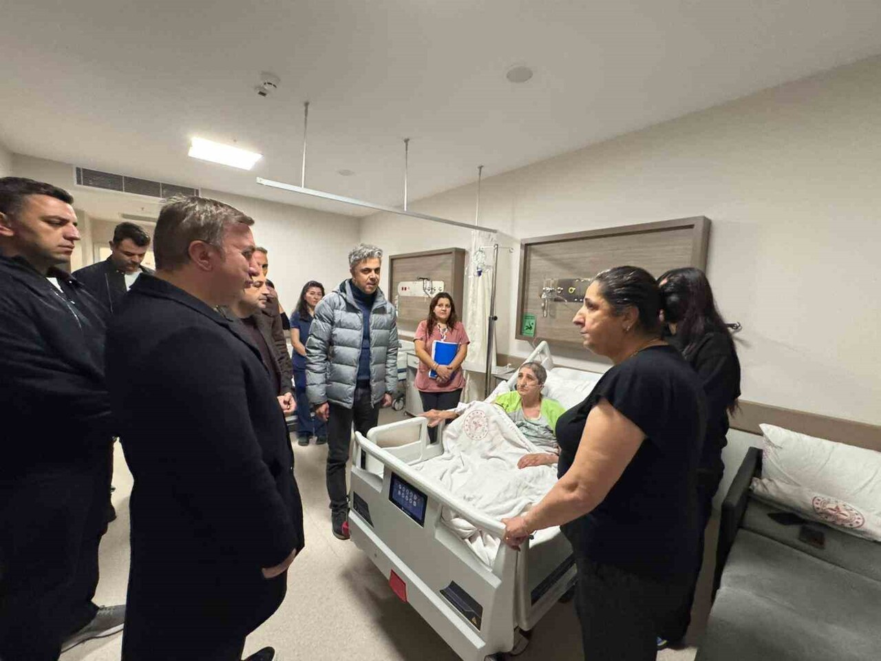 VALİ AYDOĞDU’DAN HASTALARA MORAL ZİYARETİ