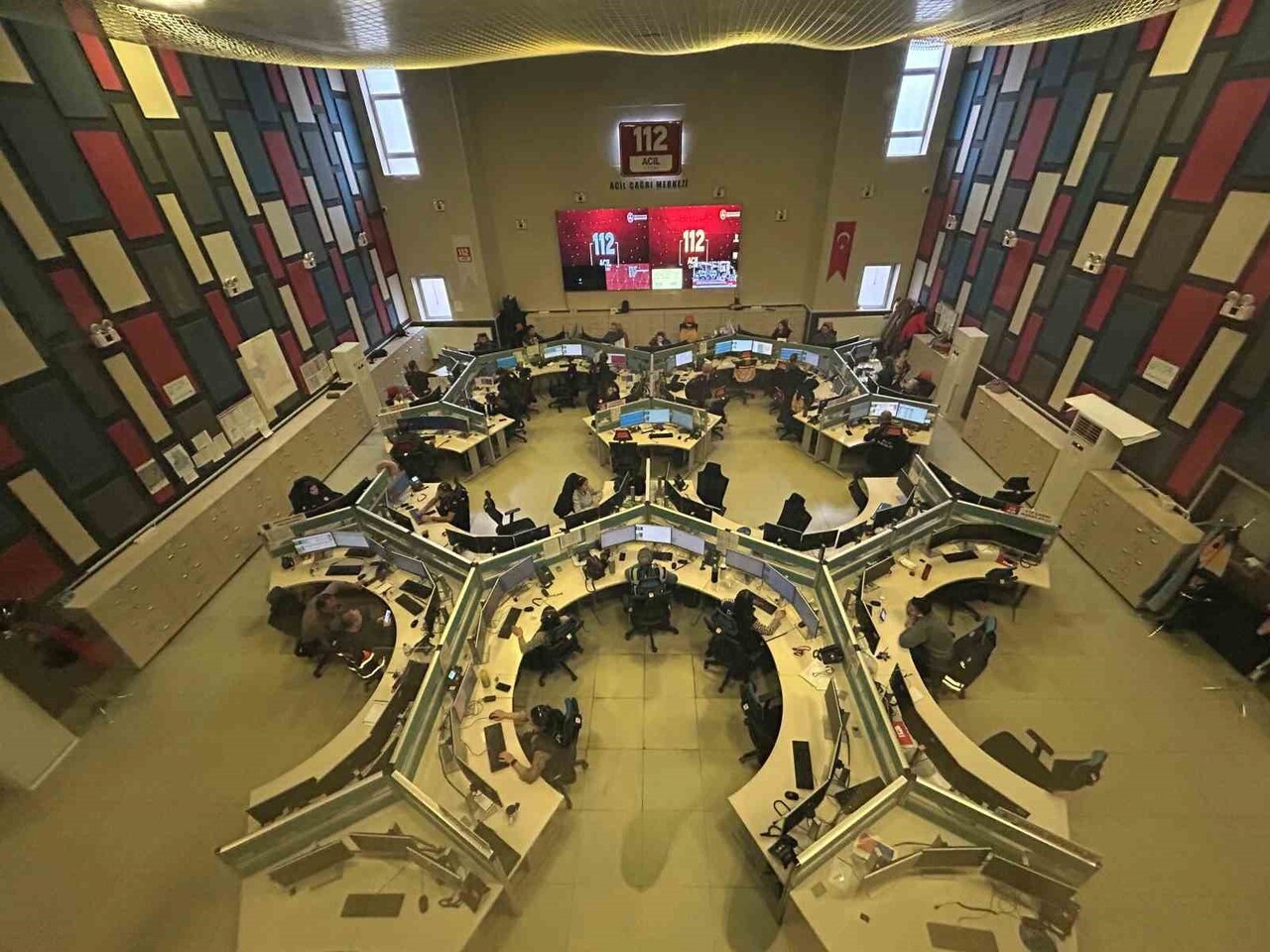 VAN’DA ACİL ÇAĞRILARIN TEK NUMARA ALTINDA TOPLANDIĞI 112 ACİL ÇAĞRI MERKEZİ MÜDÜRLÜĞÜ, BİR YILDA 1...