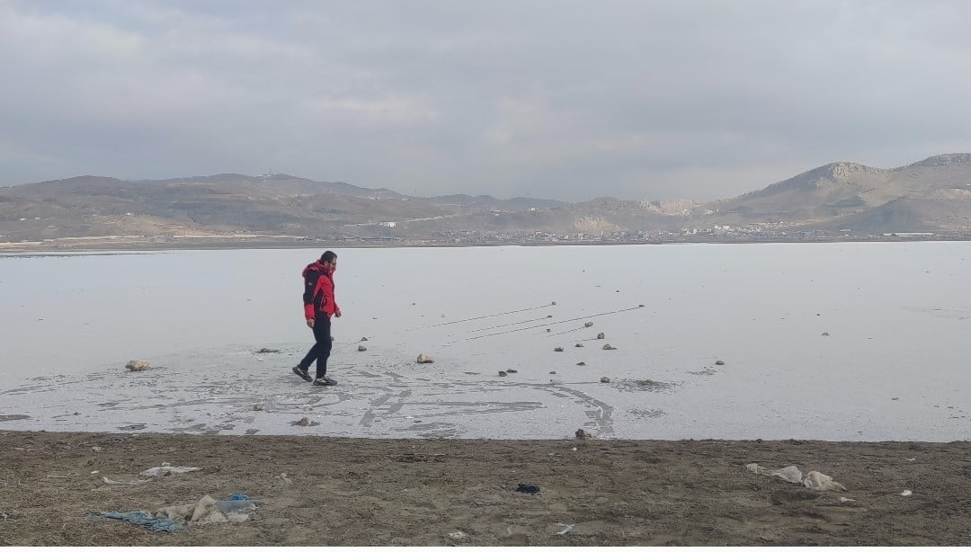 VAN’DA ETKİSİNİ ARTIRAN DONDURUCU SOĞUKLAR YAŞAMI OLUMSUZ ETKİLERKEN, KENTİN ÖNEMLİ SULAMA...