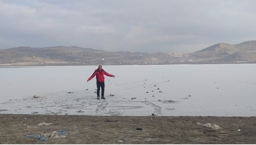 VAN’DA ETKİSİNİ ARTIRAN DONDURUCU SOĞUKLAR YAŞAMI OLUMSUZ ETKİLERKEN, KENTİN ÖNEMLİ SULAMA...