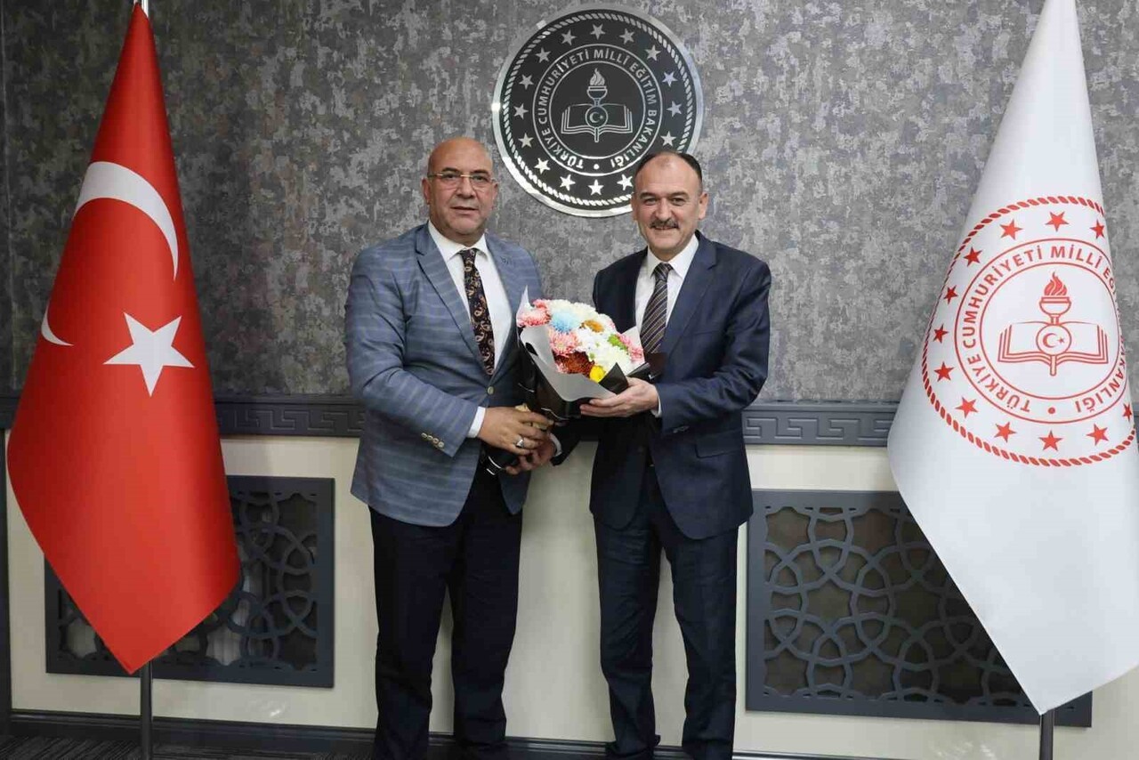 VAN İL MİLLÎ EĞİTİM MÜDÜRÜ OLARAK ATANAN BİLAL YILMAZ ÇANDIROĞLU, DÜZENLENEN DEVİR TESLİM...