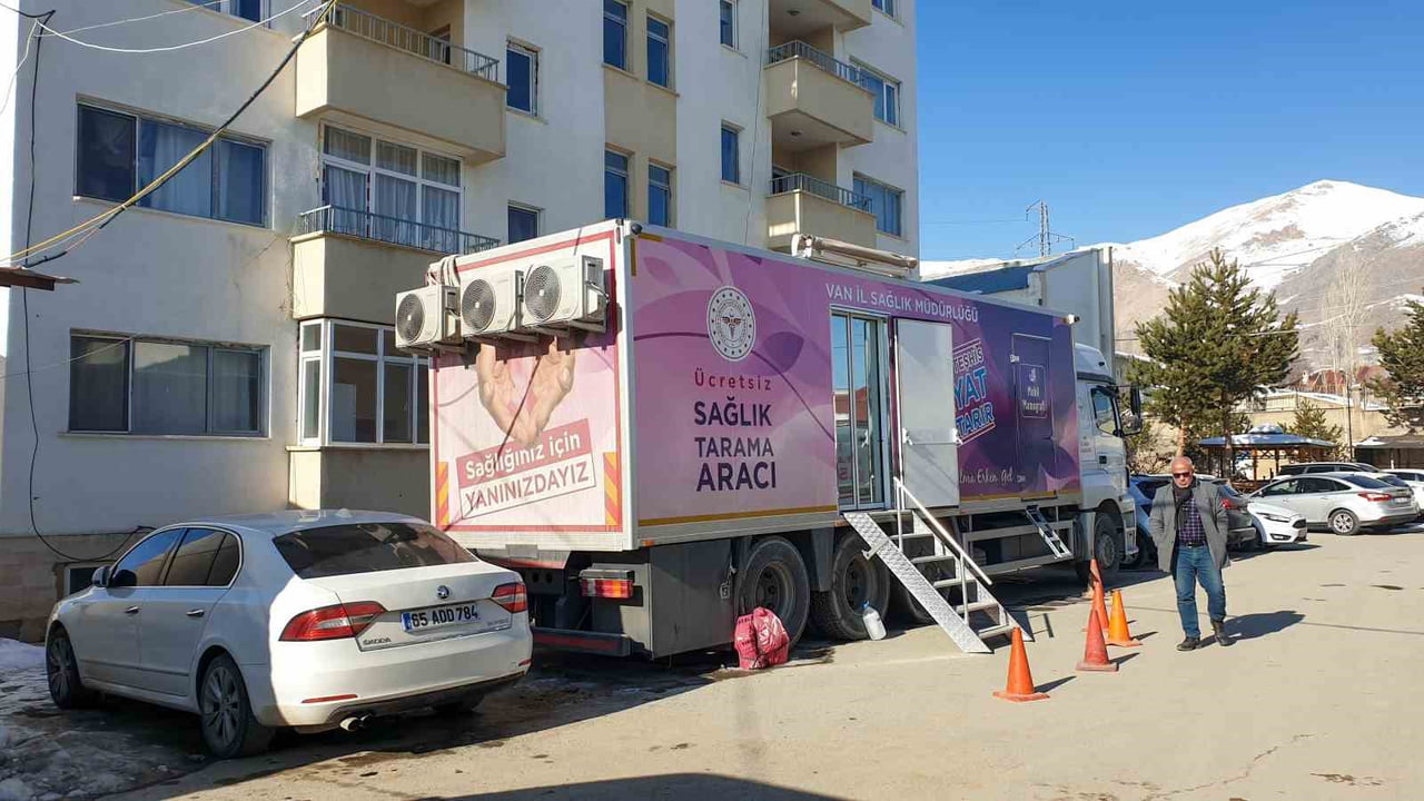 VAN’IN BAŞKALE İLÇESİNDE ÜCRETSİZ KANSER TARAMASI YAPACAK OLAN MOBİL MAMOGRAFİ ARACI HİZMETE...