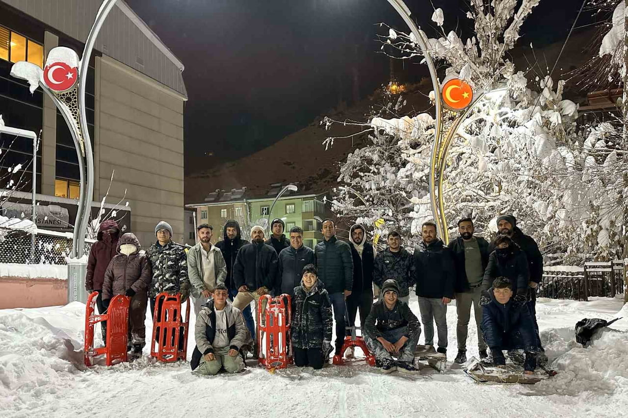 VAN’IN ÇATAK İLÇESİNDE ETKİLİ OLAN YOĞUN KAR YAĞIŞI NEDENİYLE OKULLARIN İL GENELİNDE TATİL...