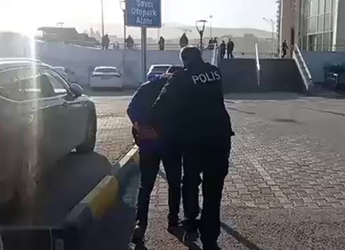 VATANDAŞLARI EV VAADİYLE DOLANDIRAN ŞAHIS TUTUKLANDI