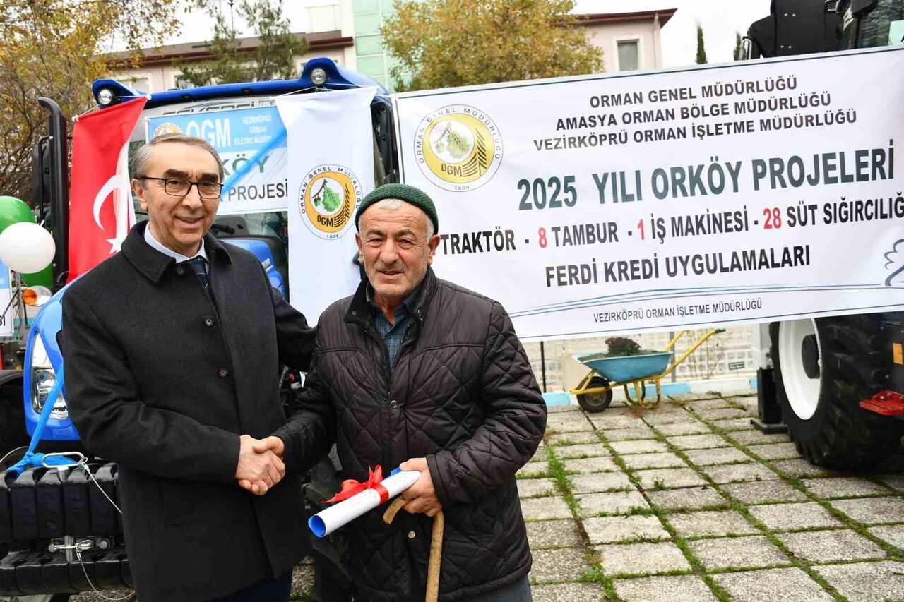 VEZİRKÖPRÜ ORMAN İŞLETME MÜDÜRLÜĞÜ BAHÇESİNDE DÜZENLENEN TÖRENDE 1 İŞ MAKİNESİ, 2 TRAKTÖR, 8...
