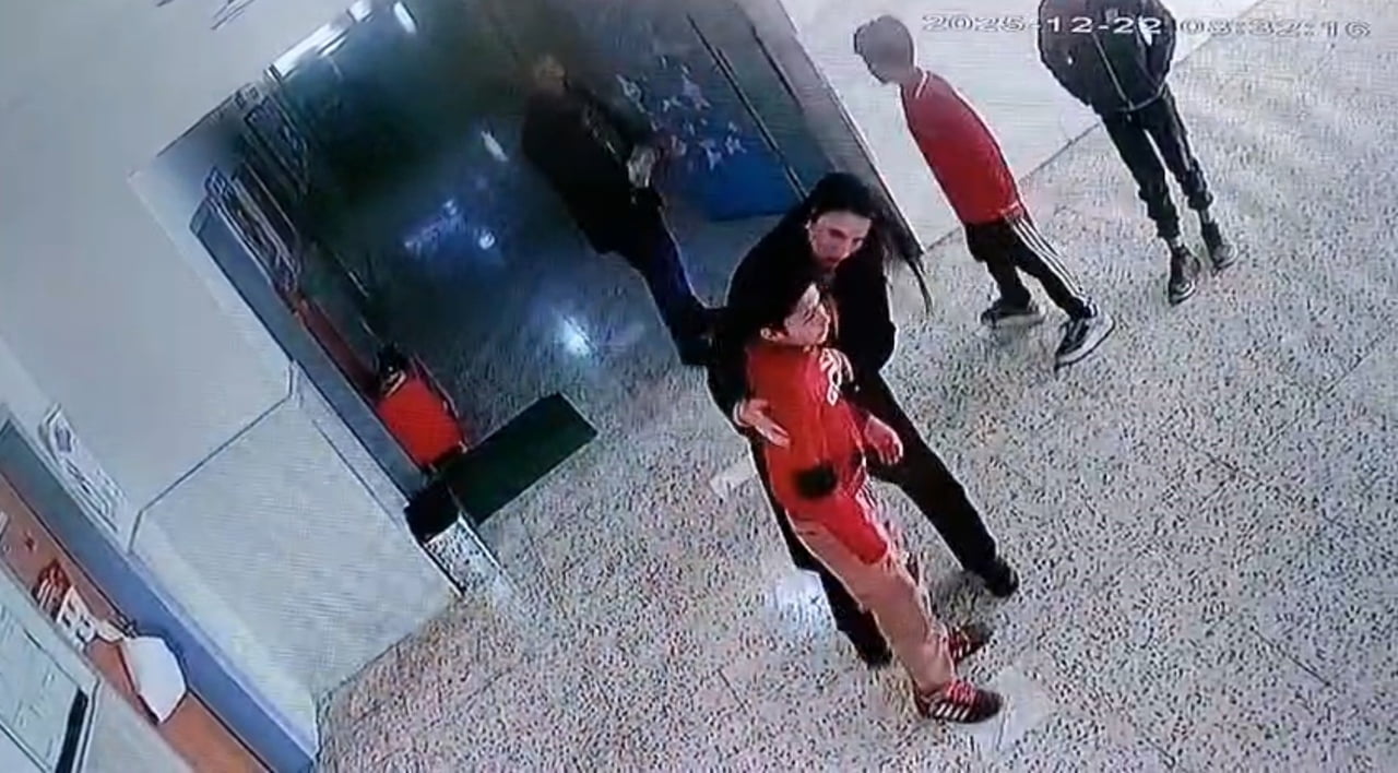 VİRANŞEHİR'DE HEİMLİCH MANEVRASIYLA ÖĞRENCİSİNİN HAYATINI KURTARDI