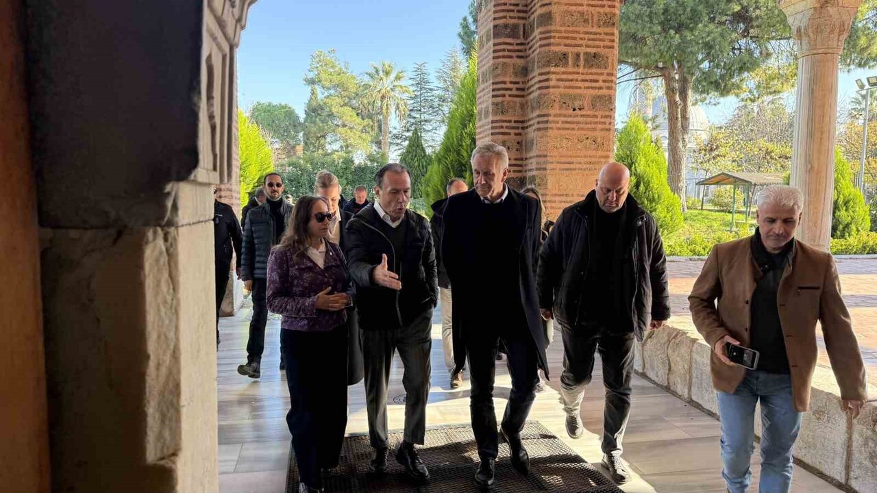 WULFF, TARİHİ İSTANBUL KAPI KAZILARINI, ROMA TİYATROSUNU, İZNİK ARKEOLOJİ MÜZESİNİ