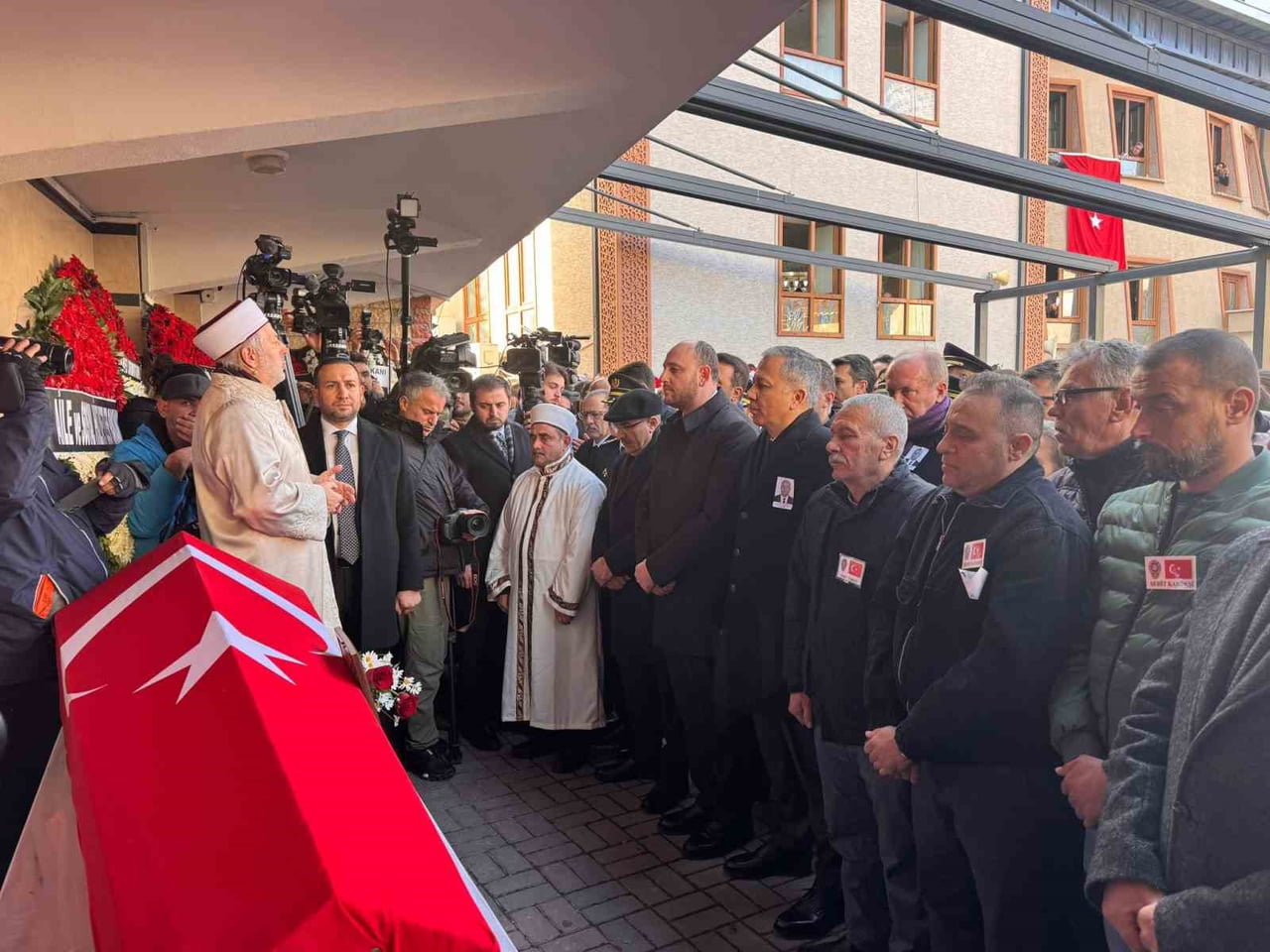 YALOVA'DA DEAŞ OPERASYONUNDA ŞEHİT DÜŞEN 3 POLİSTEN BİRİ OLAN İLKER PEHLİVAN (47) SON YOLCULUĞUNA...