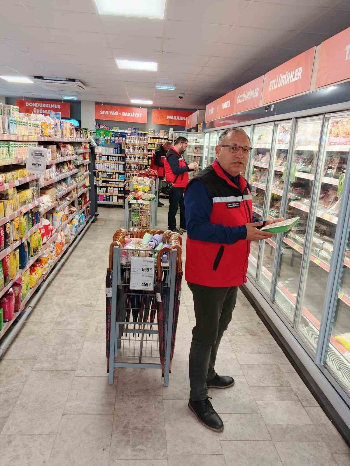 YALOVA'DA MEVZUATA AYKIRI KIYMA SATIŞI YAPILAN İŞLETMEYE 210 BİN LİRA CEZA KESİLİRKEN 25 KİLO...