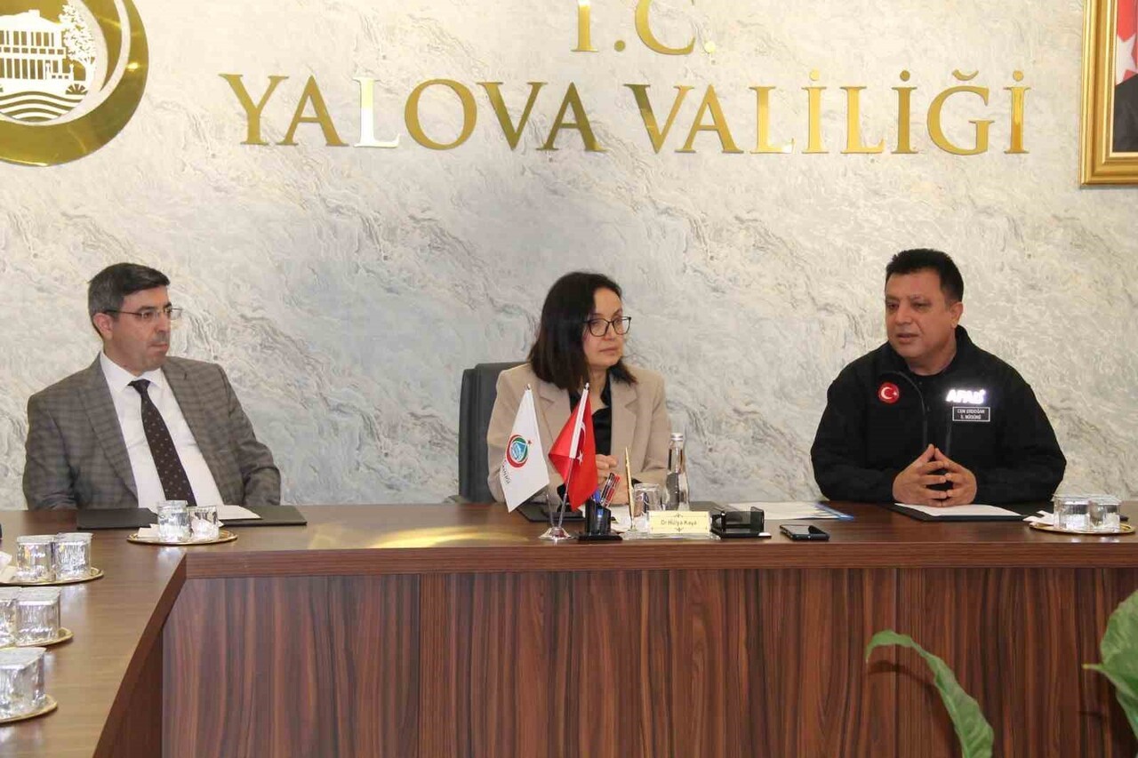 YALOVA VALİLİĞİNDE DÜZENLENEN PROGRAMDA, AFAD’IN KURULUŞUNUN 16. YILI KUTLANIRKEN TÜRKİYE’DE İLK...