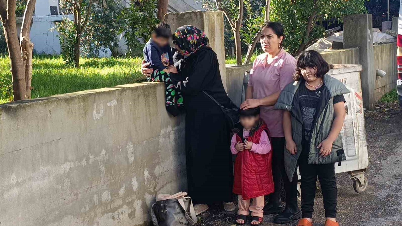 YANAN EVDEKİ EŞYALAR TEKRAR TUTUŞTU, ALT KATA TAŞINAN ANNE İLE YAŞI KÜÇÜK 1'İ ENGELLİ 3 ÇOCUK...