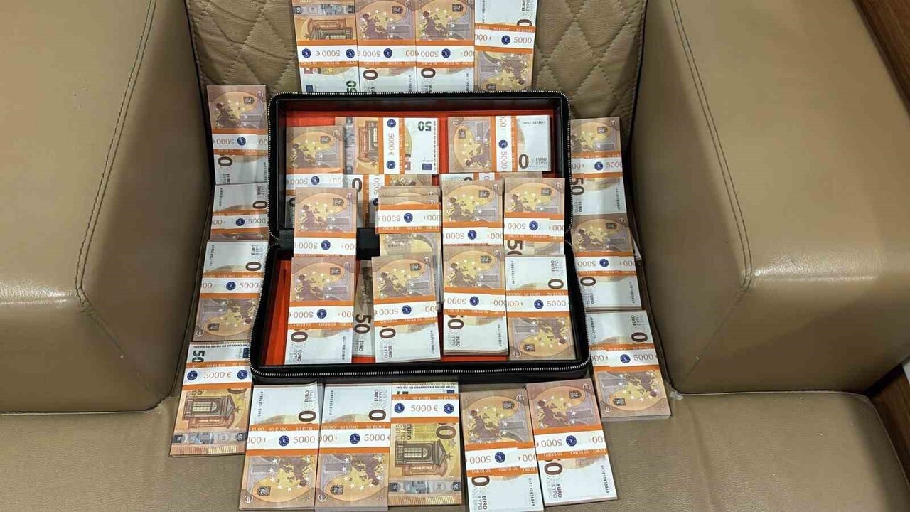 YAPILAN ARAMALARDA 150 BİN AVRO SAHTE PARA ELE GEÇİRİLDİ.