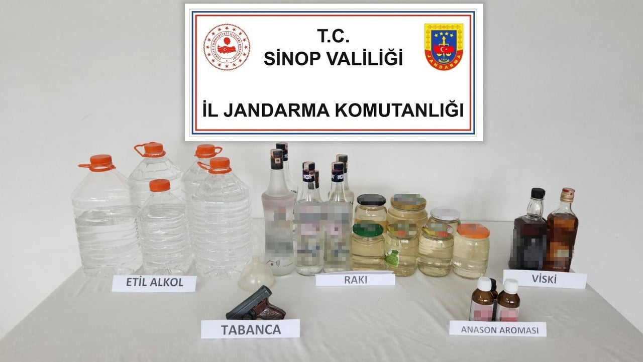YAPILAN ARAMALARDA 20 LİTRE ETİL ALKOL, 10 LİTRE KAÇAK İÇKİ, MALT VE ANASON AROMA KİTLERİ İLE BİR...