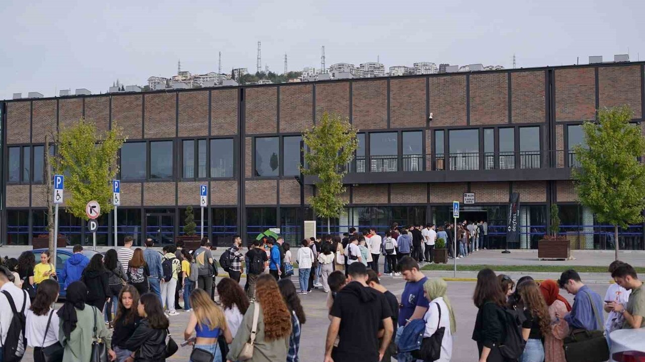 YAZILIM VE TEKNOLOJİ DÜNYASININ PROFESYONELLERİNİ, ÖĞRENCİLERİ VE SEKTÖR LİDERLERİNİ BİR ARAYA...