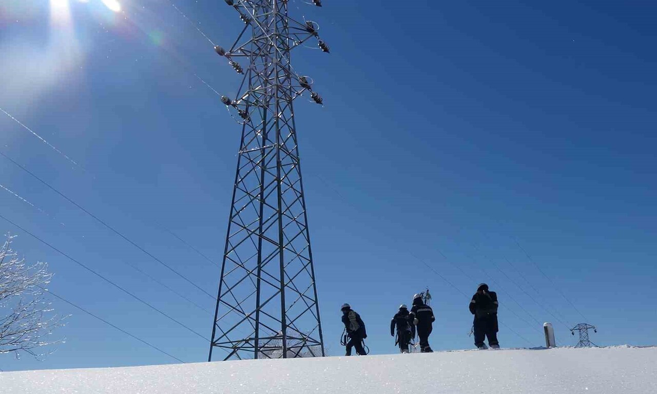 YEDAŞ, SOĞUK HAVA ETKİLERİNİN YOĞUNLAŞTIĞI BÖLGELERDE ENERJİ HİZMETİNİN AKSAMAMASI İÇİN SEZON...