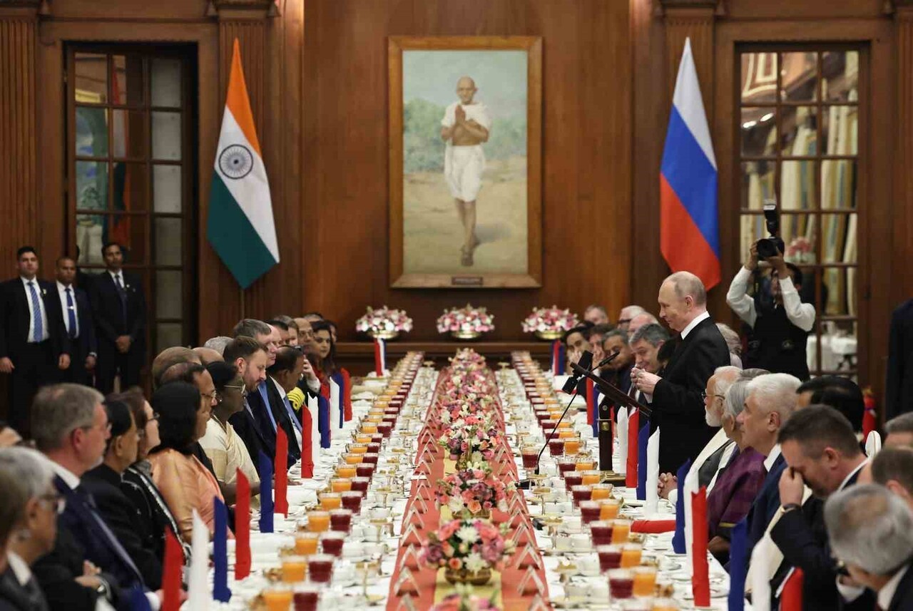 YENİ DELHİ (İHA) - RUSYA DEVLET BAŞKANI VLADİMİR PUTİN RESMİ ZİYARET KAPSAMINDA BULUNDUĞU...