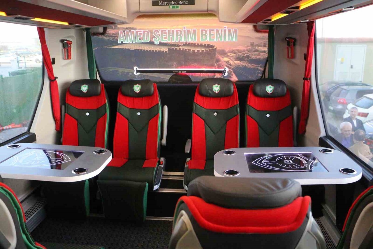 YENİ TAKIM OTOBÜSÜ, DÜZENLENEN TÖRENLE AMEDSPOR KULÜBU'NE TESLİM EDİLDİ.