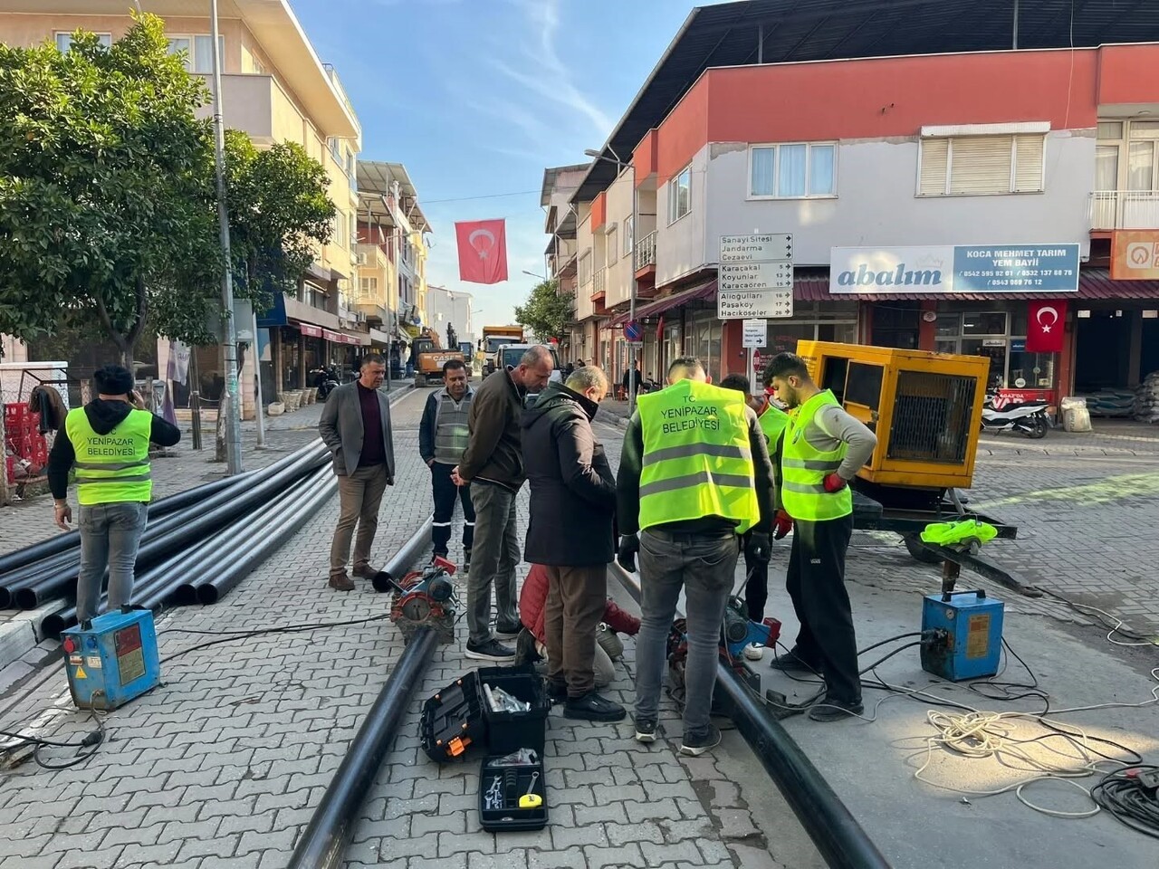 YENİPAZAR BELEDİYESİ VE ASKİ İŞ BİRLİĞİ İLE, YILLARDIR DEĞİŞMEYEN VE YIPRANAN İÇME SUYU HATTINI...