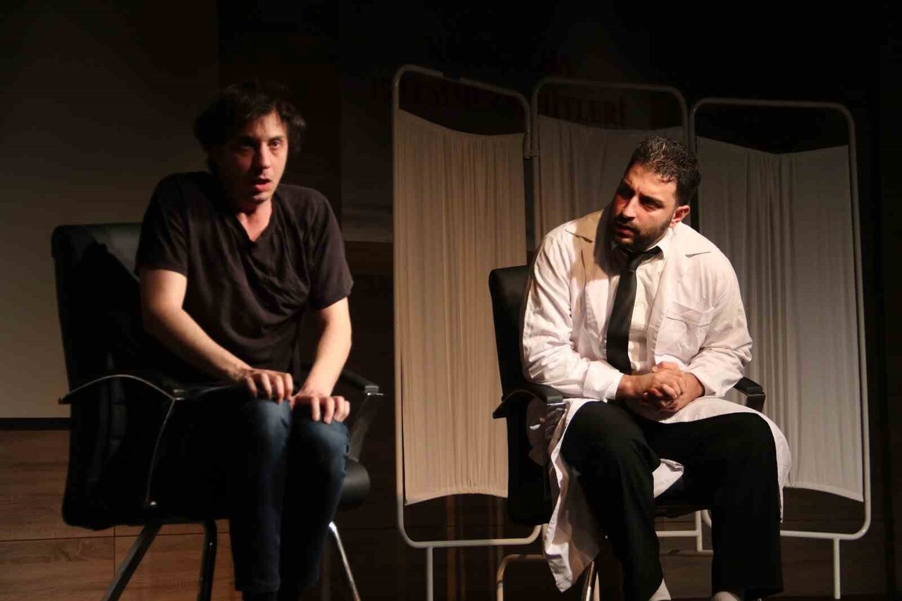 YEŞİLAY’DAN BAĞIMLILIK FARKINDALIĞI TİYATRO OYUNU FETHİYE’DE ÖĞRENCİLERLE BULUŞTU