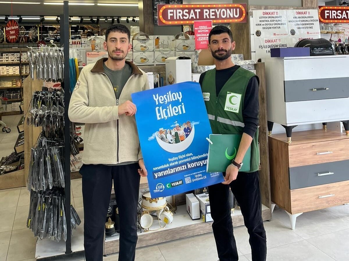 YEŞİLAY GÖNÜLLÜLERİNDEN BAĞIMLILIKLA MÜCADELE ÇALIŞMASI