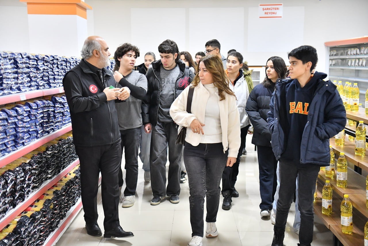 YEŞİLYURT BELEDİYESİ SOSYAL HİZMETLER MÜDÜRLÜĞÜ TARAFINDAN HAYATA GEÇİRİLEN ‘İYİLİK ELÇİSİ’...