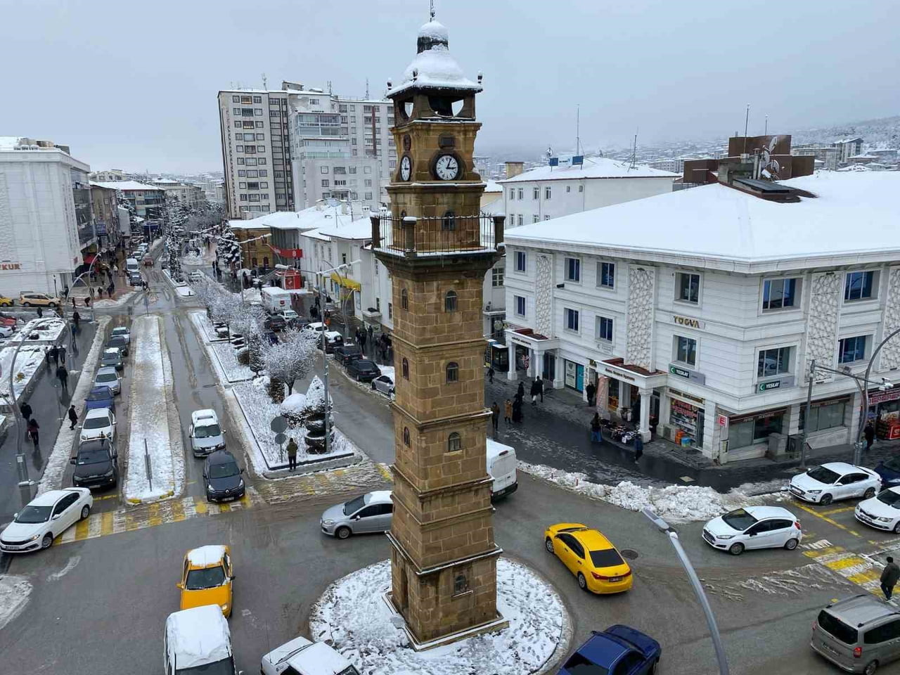 YOZGAT'IN YOĞUN KAR YAĞIŞI ALAN İLÇELERİNDE EĞİTİME 1 GÜN ARA VERİLDİ.