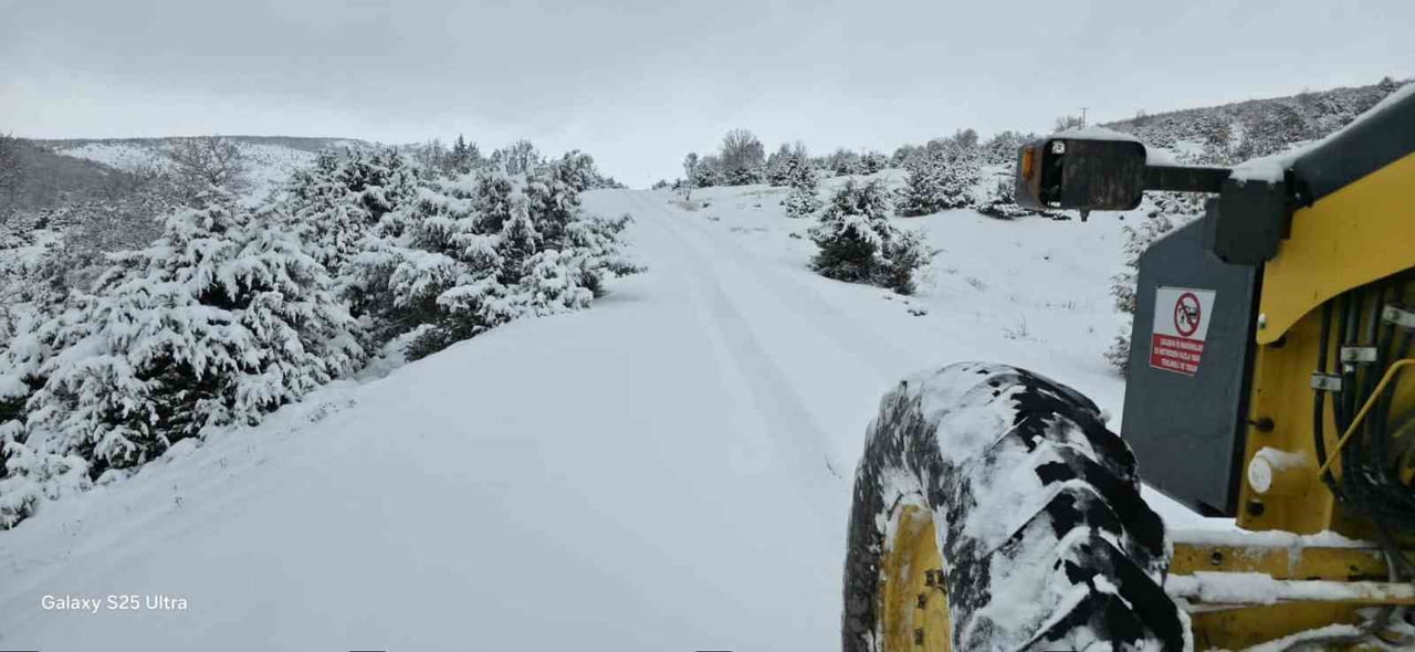 YOZGAT’IN BELLİ KESİMLERİNDE ETKİSİNİ GÖSTEREN KAR YAĞIŞININ ARDINDAN OLUMSUZLUK YAŞANMAMASI İÇİN...