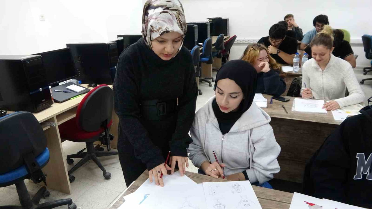 YOZGAT’TA YAŞAYAN VE HAYATINI 3 YILDIR AKADEMİSYEN OLARAK SÜRDÜREN PINAR GÖKTAŞ, LİSE YILLARINDA...