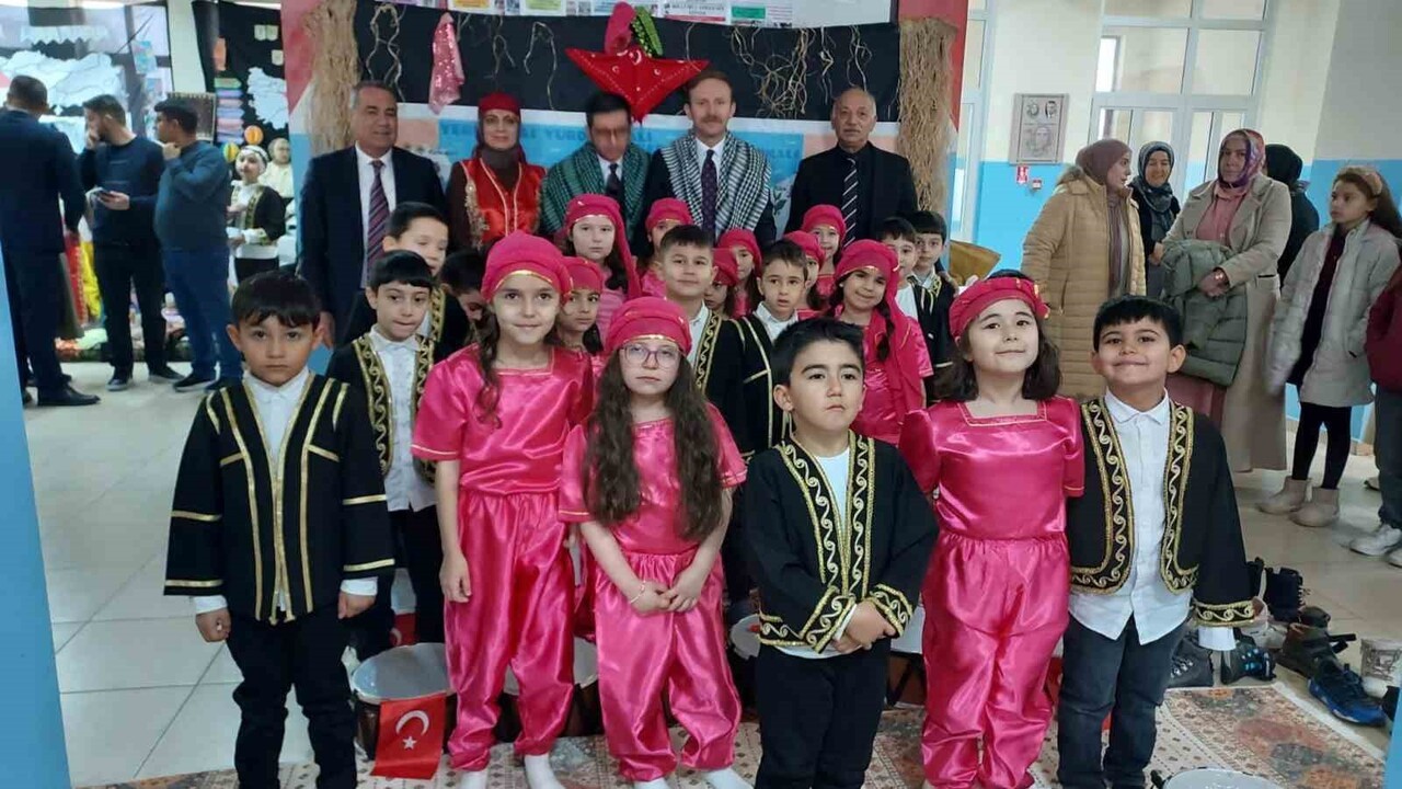 YOZGAT’TA YERLİ MALI HAFTASINI KUTLAYAN ÖĞRENCİLERİN ETKİNLİĞİ ANLAMLI BİR JESTLE KARŞILIK...