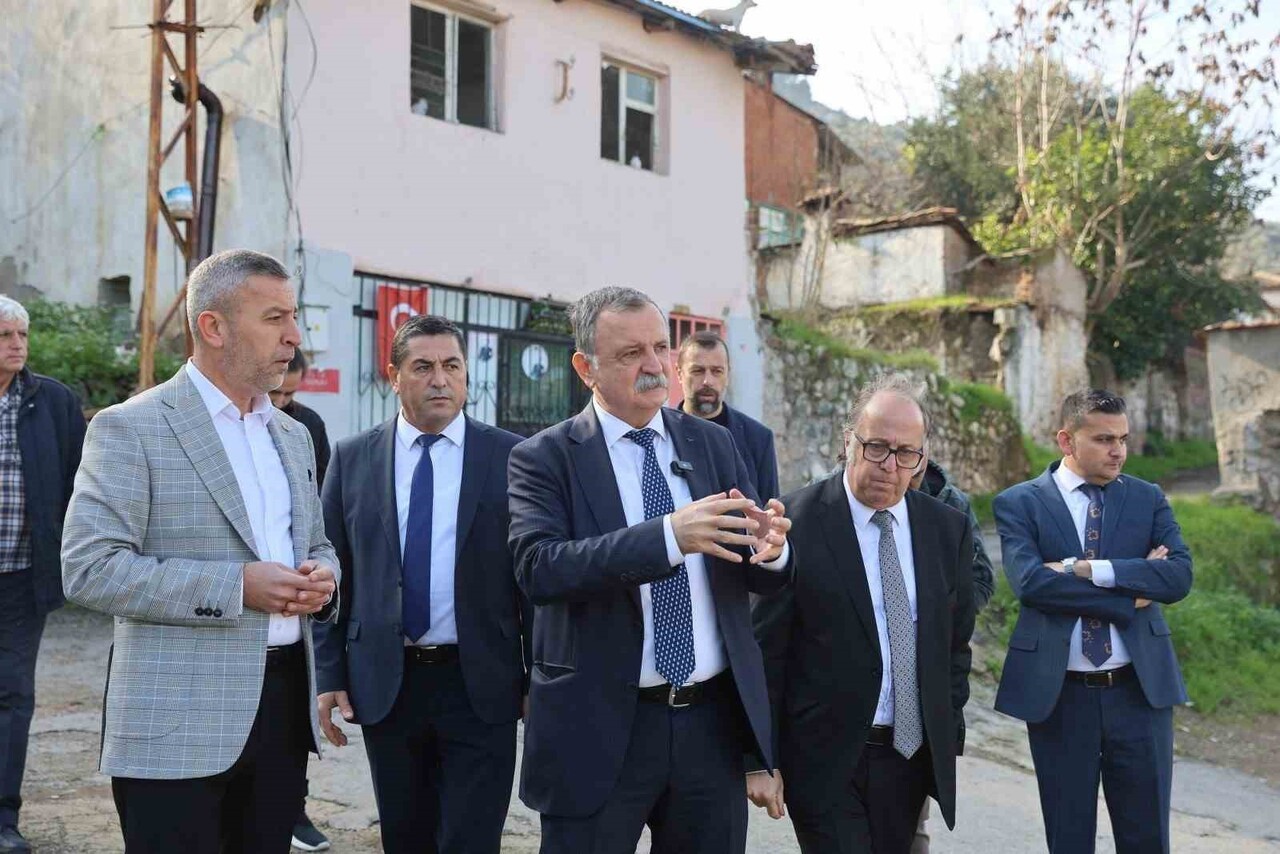 YUNUSEMRE BELEDİYE BAŞKANI SEMİH BALABAN, MUTLU MAHALLESİ’NDE ESNAF VE MAHALLE SAKİNLERİYLE BİR...