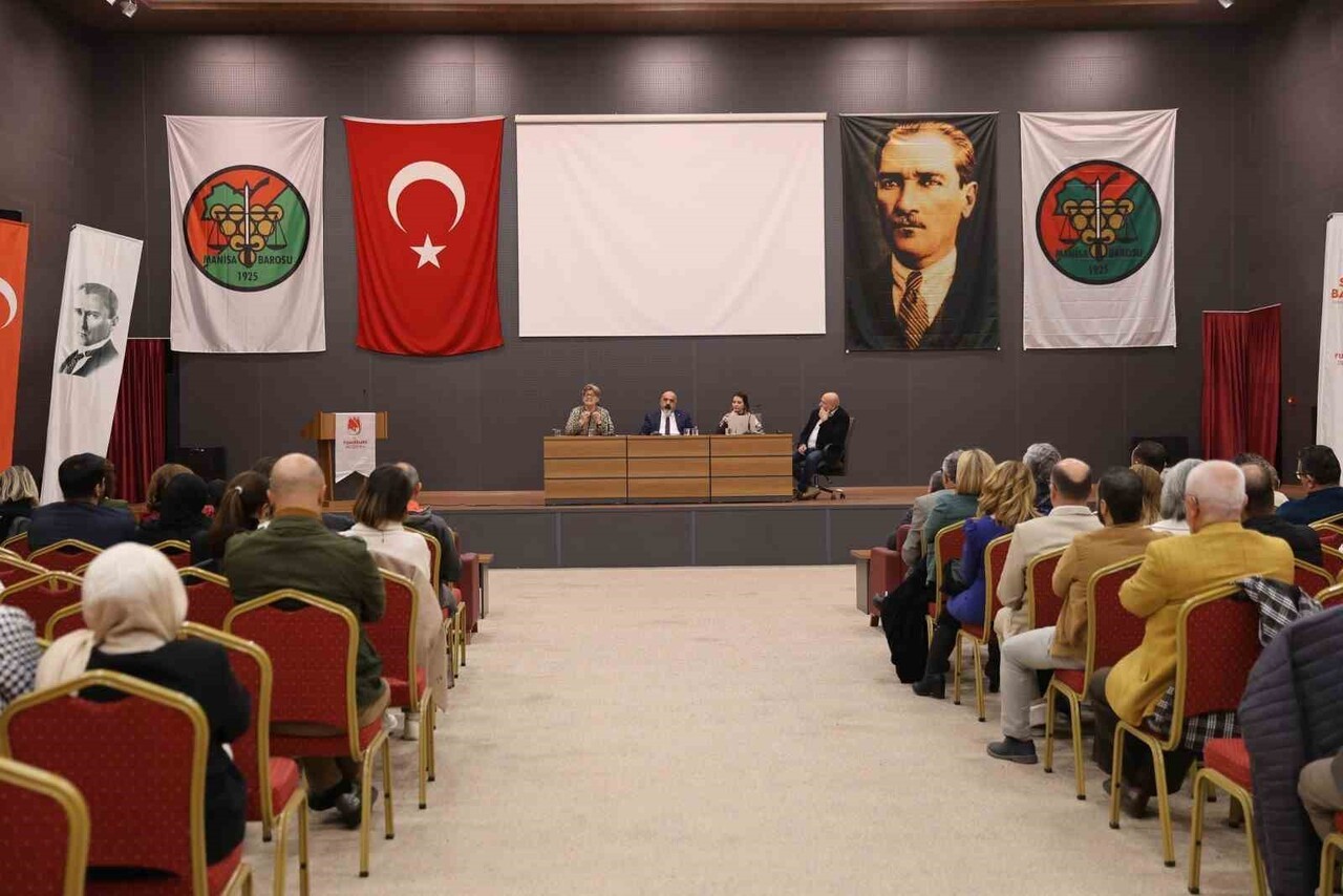 YUNUSEMRE BELEDİYESİ, 'YAPAY ZEKA' TEMALI SÖYLEŞİYLE AKADEMİSYENLERİ, SİVİL TOPLUM TEMSİLCİLERİNİ...