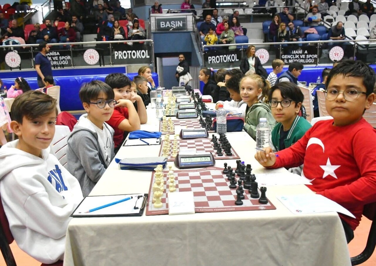 YUNUSEMRE BELEDİYESPOR'UN 2013-2019 YAŞ GRUPLARINA YÖNELİK DÜZENLEDİĞİ SATRANÇ KURSU KAYITLARI...