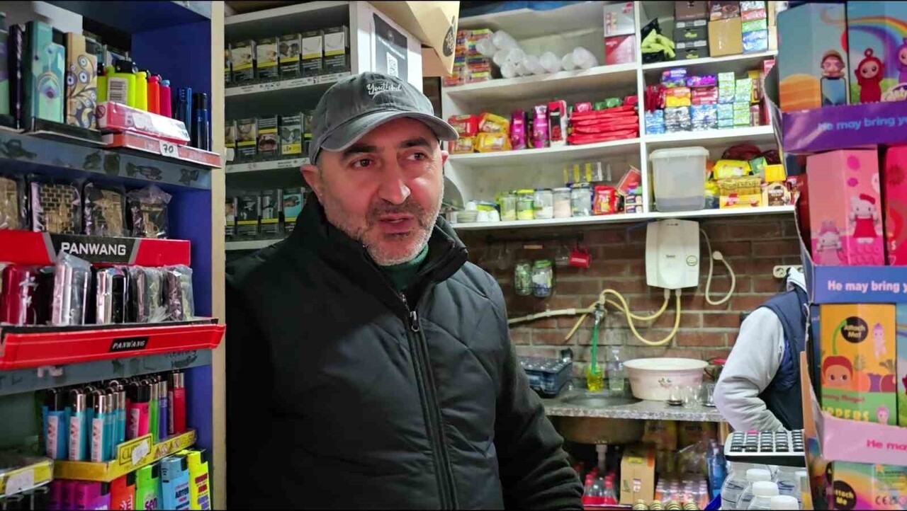 ZONGULDAK'IN EREĞLİ İLÇESİNDE BİR GRUP ÇOCUK, PARKTAKİ OYUNCAKLARIN KASALARINI BOŞALTTI, BÜFEDEN...