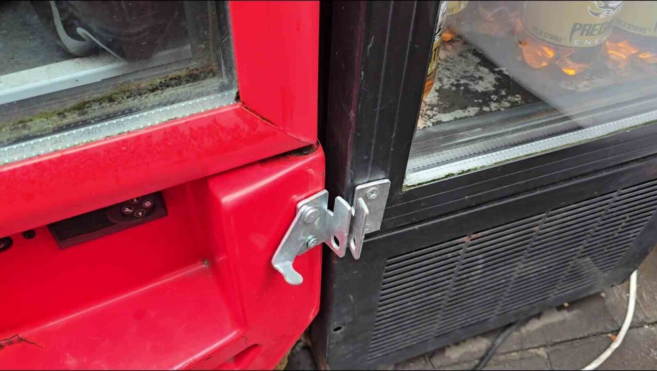 ZONGULDAK'IN EREĞLİ İLÇESİNDE BİR GRUP ÇOCUK, PARKTAKİ OYUNCAKLARIN KASALARINI BOŞALTTI, BÜFEDEN...