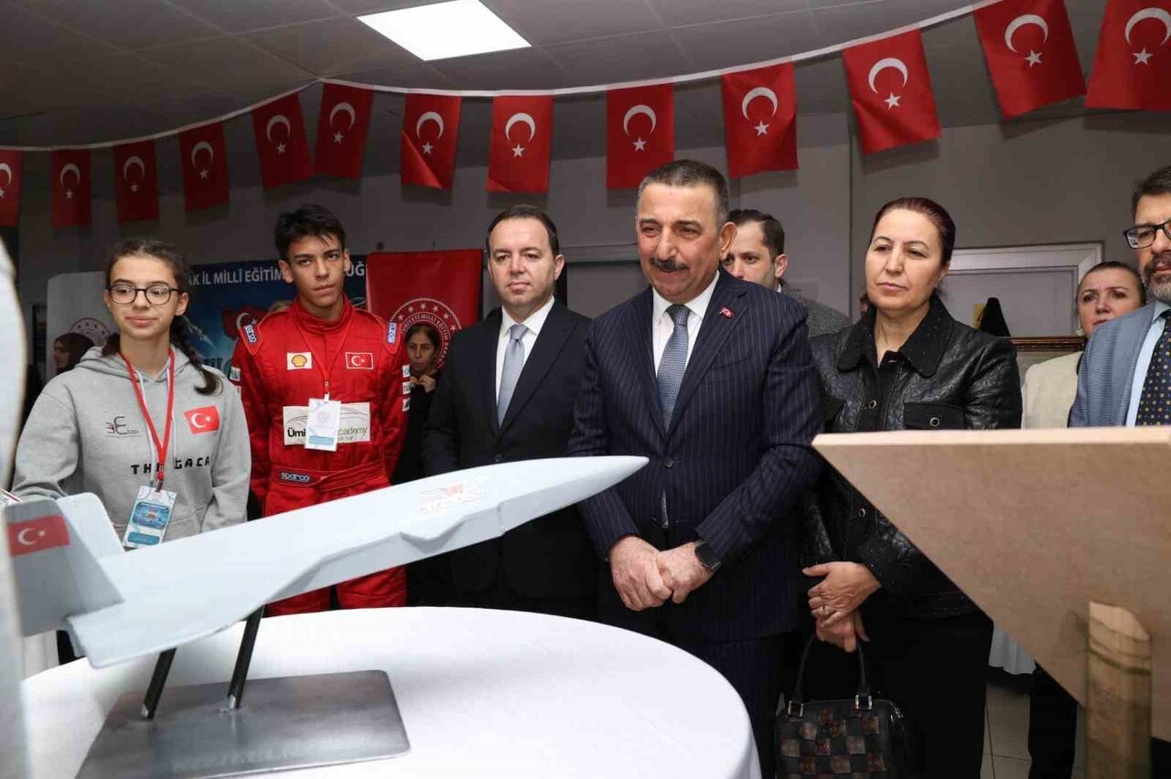 ZONGULDAK'TA "TUTUM, YATIRIM VE TÜRK MALLARI HAFTASI" KAPSAMINDA ÖĞRENCİLERE YERLİ VE MİLLİ...